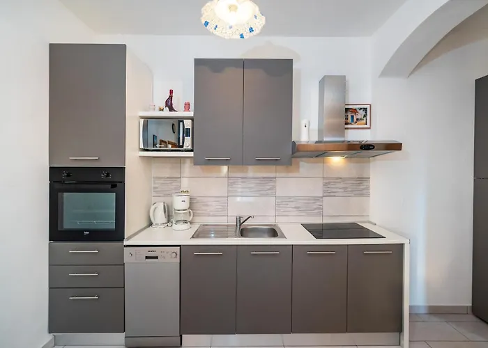 2 Bedroom Amazing In Modric Rovanjska