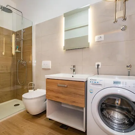 2 Bedroom Amazing In Modric Rovanjska