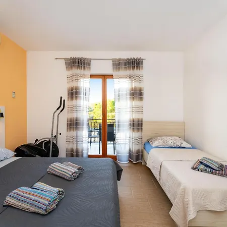 Appartamento 2 Bedroom Amazing In Modric Rovanjska